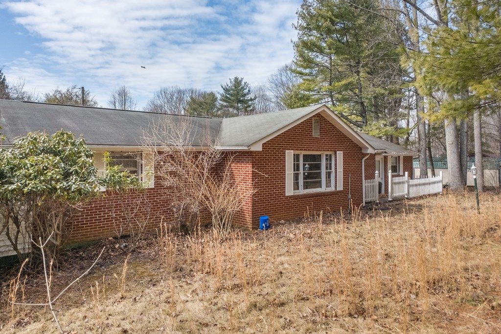 Photo of 53 Woodberry Ln, Galax, VA 24333 (MLS # 105993)