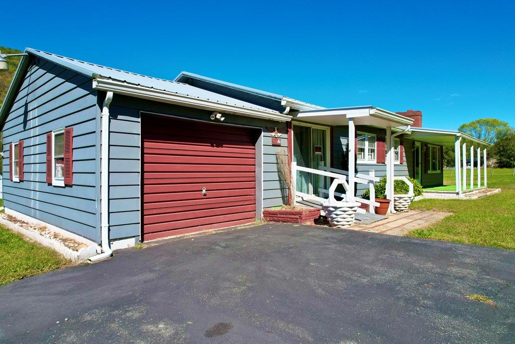 Photo of 421 Cleghorn Valley Rd, Marion, VA 24354 (MLS # 103733)