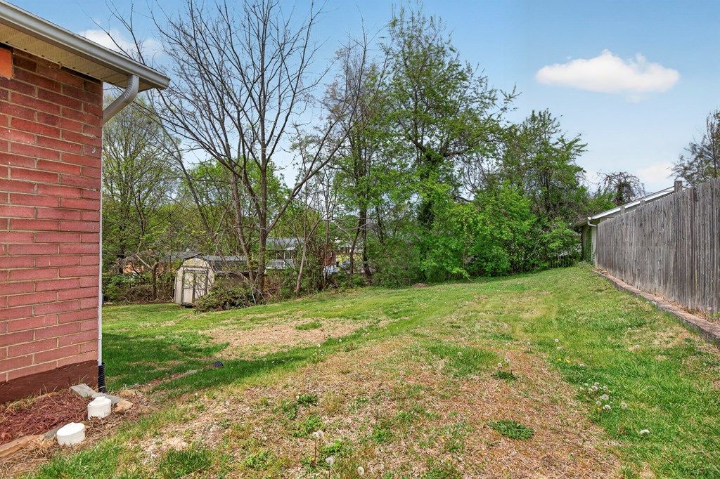 Photo of 329 Magnolia Drive, Bristol, VA 24201 (MLS # 109698)