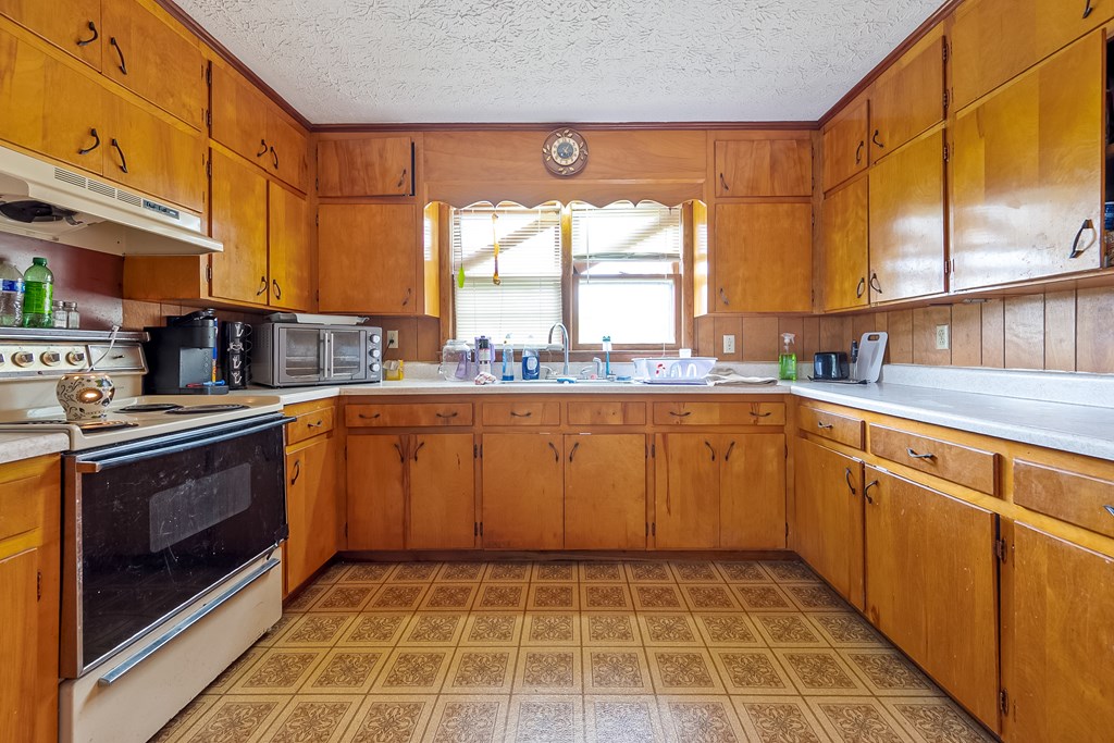 Wytheville, Virginia 24382, United States, 3 Bedrooms Bedrooms, ,1 BathroomBathrooms,Residential,Active,132823