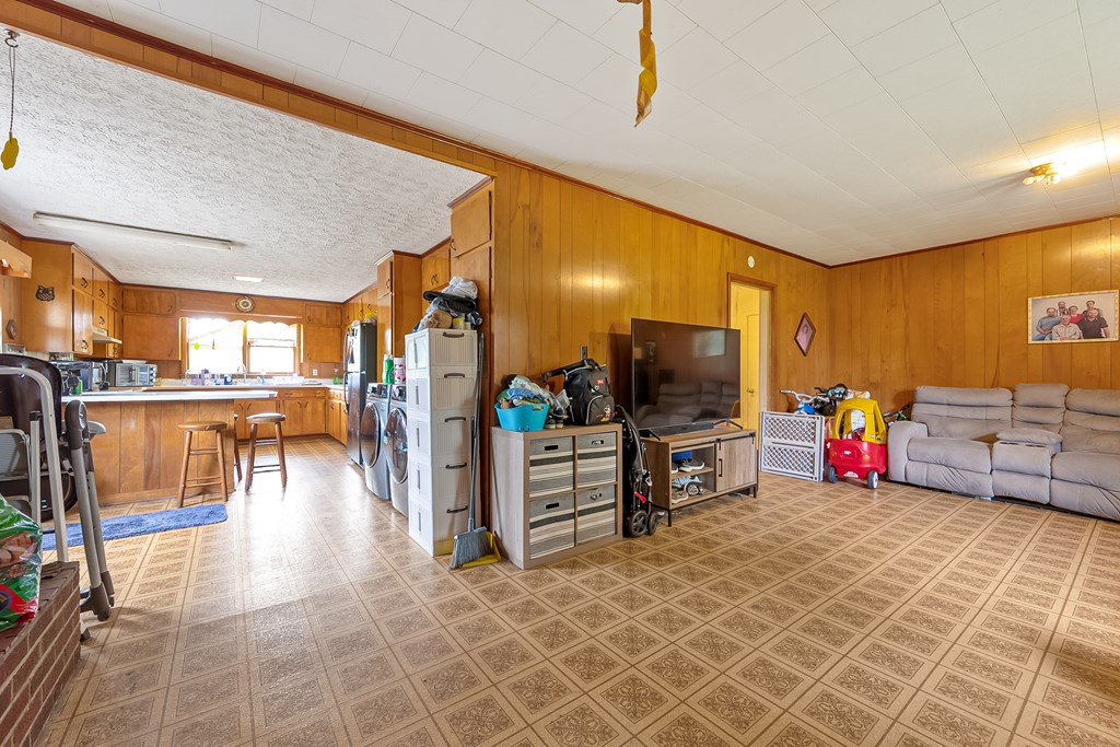 Wytheville, Virginia 24382, United States, 3 Bedrooms Bedrooms, ,1 BathroomBathrooms,Residential,Active,132823