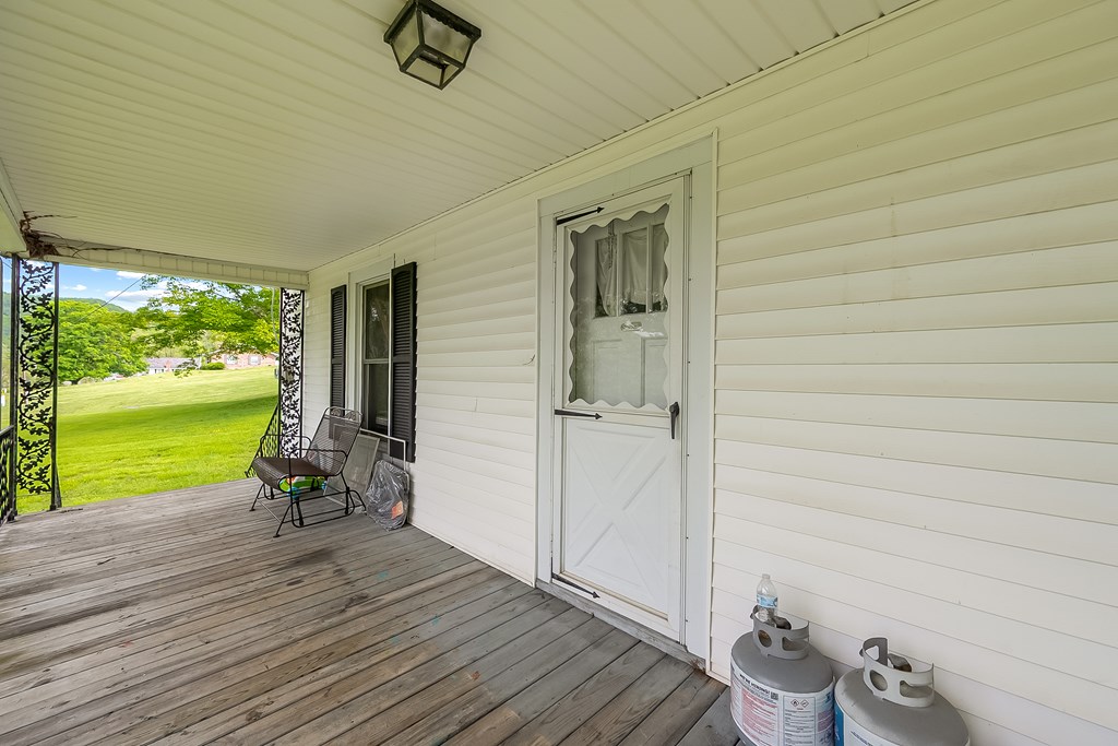 Wytheville, Virginia 24382, United States, 3 Bedrooms Bedrooms, ,1 BathroomBathrooms,Residential,Active,132823