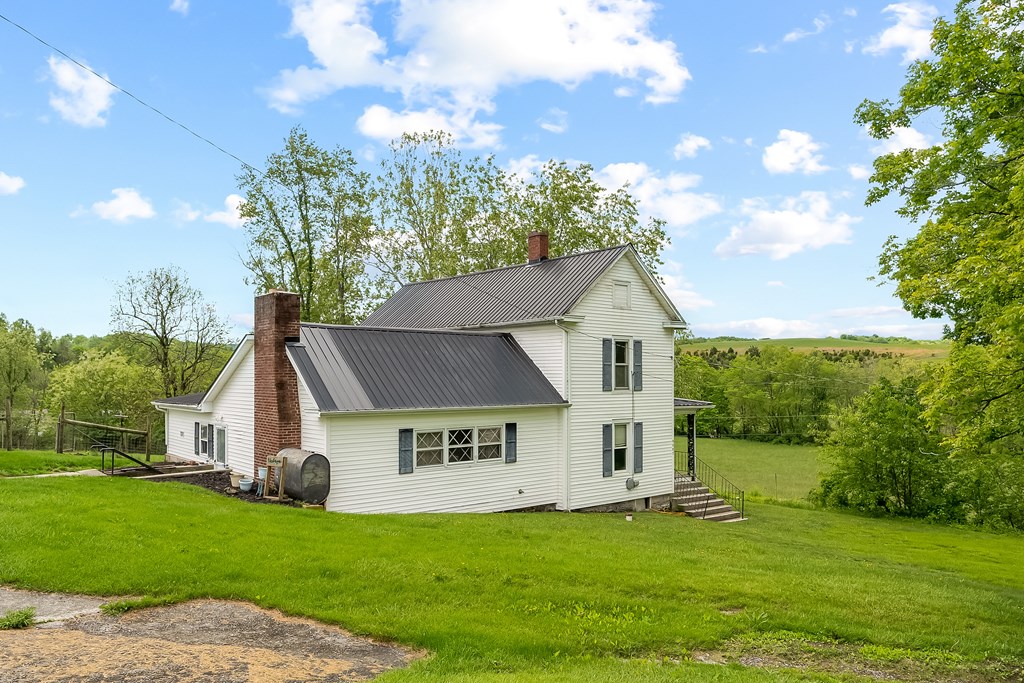 Wytheville, Virginia 24382, United States, 3 Bedrooms Bedrooms, ,1 BathroomBathrooms,Residential,Active,132823