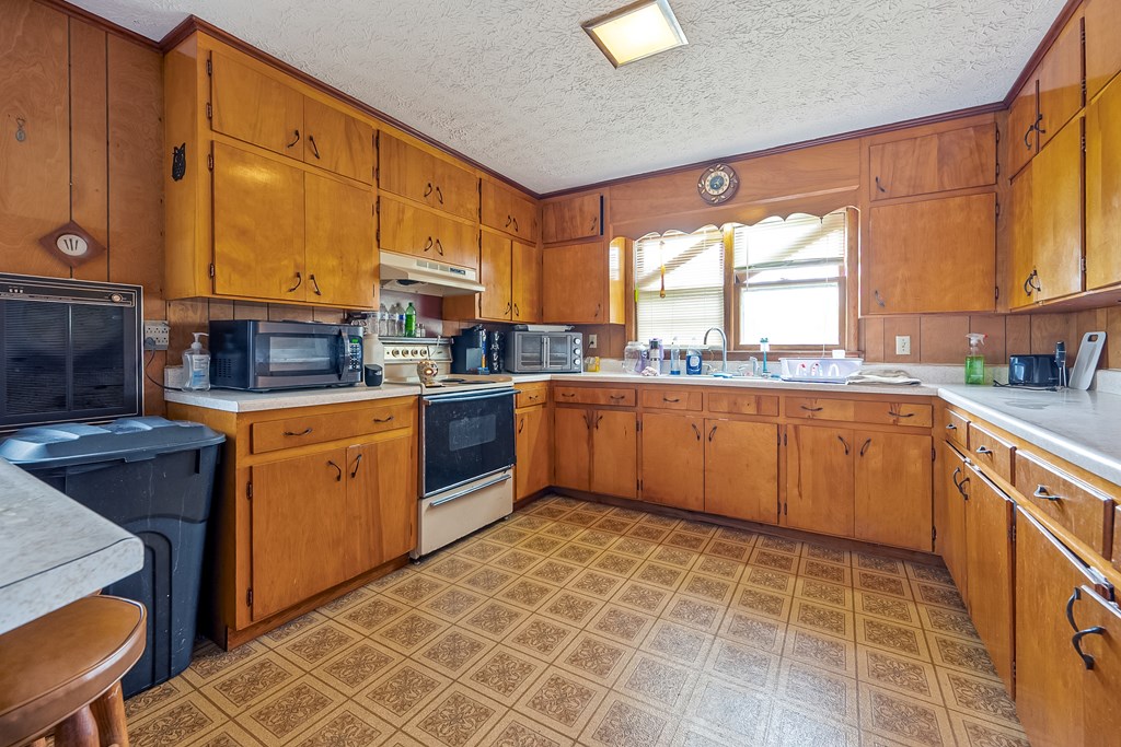 Wytheville, Virginia 24382, United States, 3 Bedrooms Bedrooms, ,1 BathroomBathrooms,Residential,Active,132823