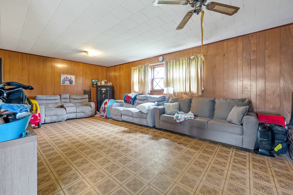 Wytheville, Virginia 24382, United States, 3 Bedrooms Bedrooms, ,1 BathroomBathrooms,Residential,Active,132823