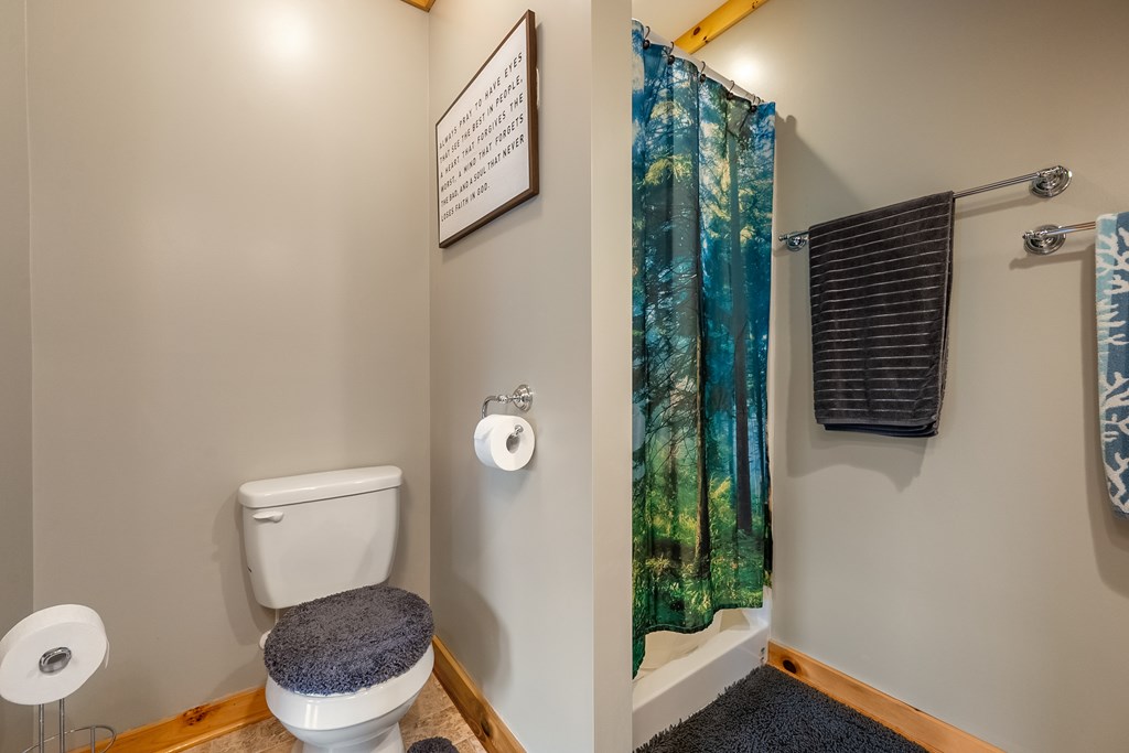 Dugspur, Virginia 24325, United States, 2 Bedrooms Bedrooms, ,3 BathroomsBathrooms,Residential,Active,212803