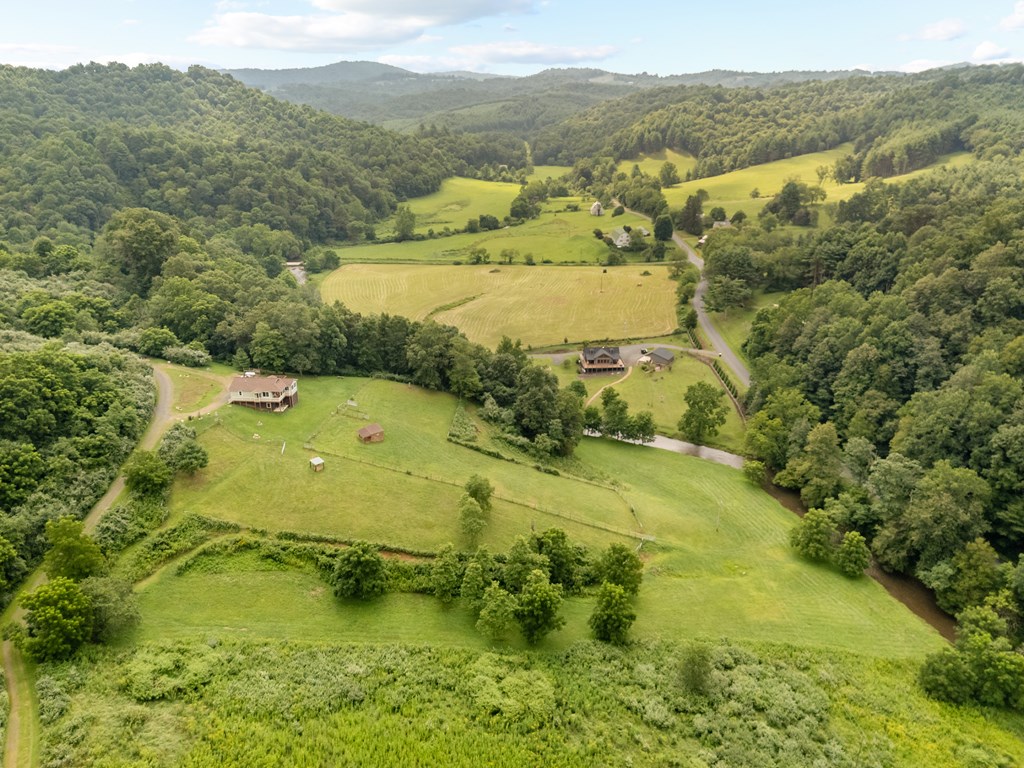 Dugspur, Virginia 24325, United States, 2 Bedrooms Bedrooms, ,3 BathroomsBathrooms,Residential,Active,212803