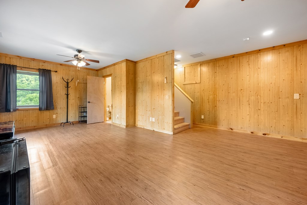 Dugspur, Virginia 24325, United States, 2 Bedrooms Bedrooms, ,3 BathroomsBathrooms,Residential,Active,212803