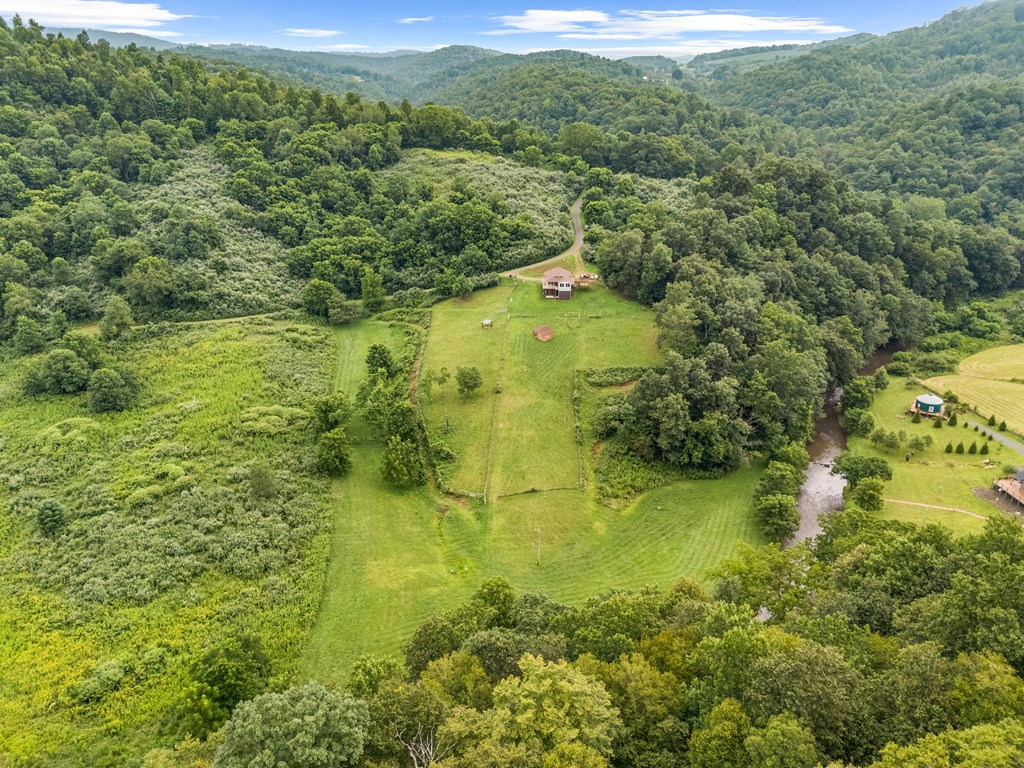 Dugspur, Virginia 24325, United States, 2 Bedrooms Bedrooms, ,3 BathroomsBathrooms,Residential,Active,212803