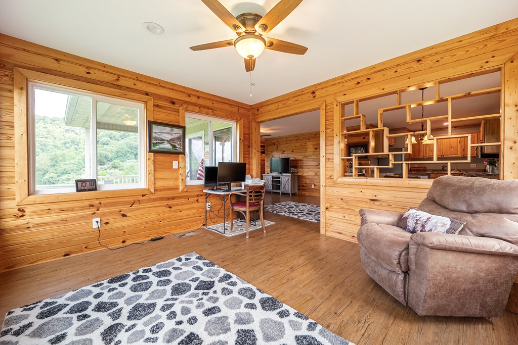 Dugspur, Virginia 24325, United States, 2 Bedrooms Bedrooms, ,3 BathroomsBathrooms,Residential,Active,212803