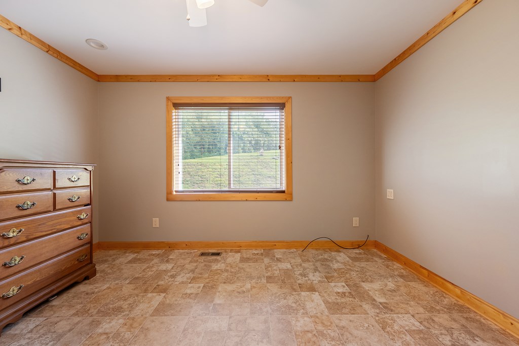 Dugspur, Virginia 24325, United States, 2 Bedrooms Bedrooms, ,3 BathroomsBathrooms,Residential,Active,212803