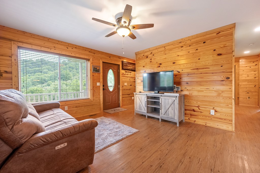 Dugspur, Virginia 24325, United States, 2 Bedrooms Bedrooms, ,3 BathroomsBathrooms,Residential,Active,212803