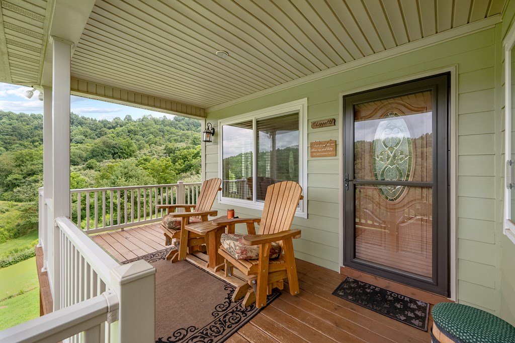 Dugspur, Virginia 24325, United States, 2 Bedrooms Bedrooms, ,3 BathroomsBathrooms,Residential,Active,212803