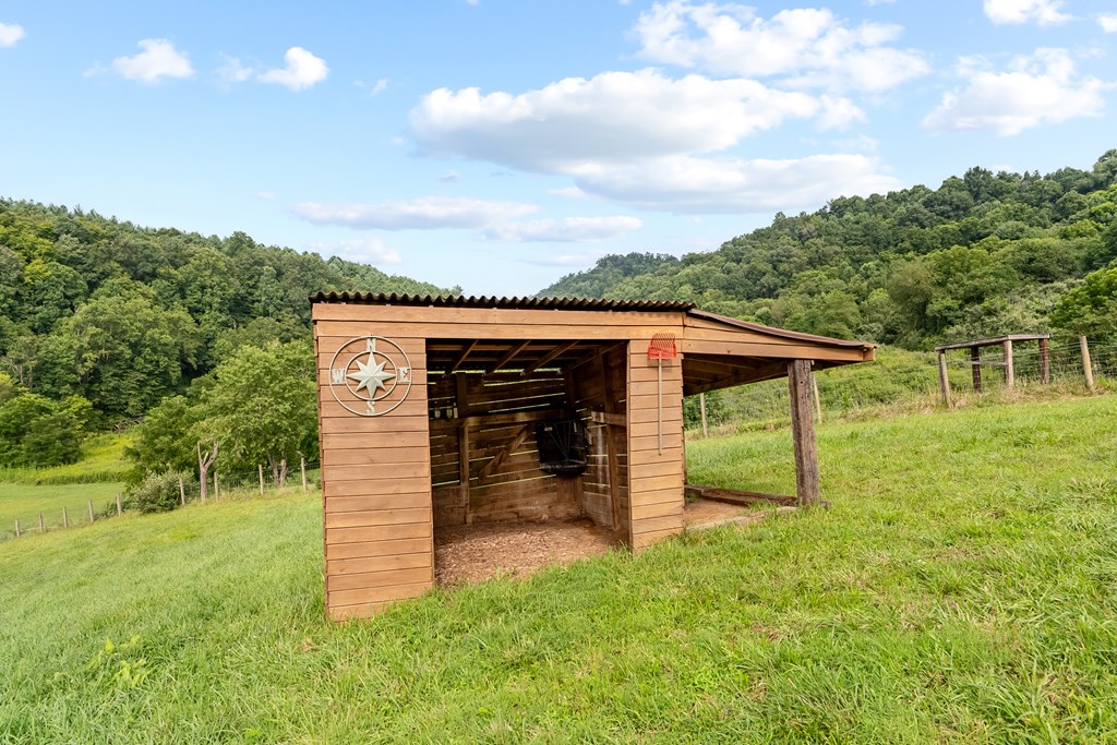 Dugspur, Virginia 24325, United States, 2 Bedrooms Bedrooms, ,3 BathroomsBathrooms,Residential,Active,212803