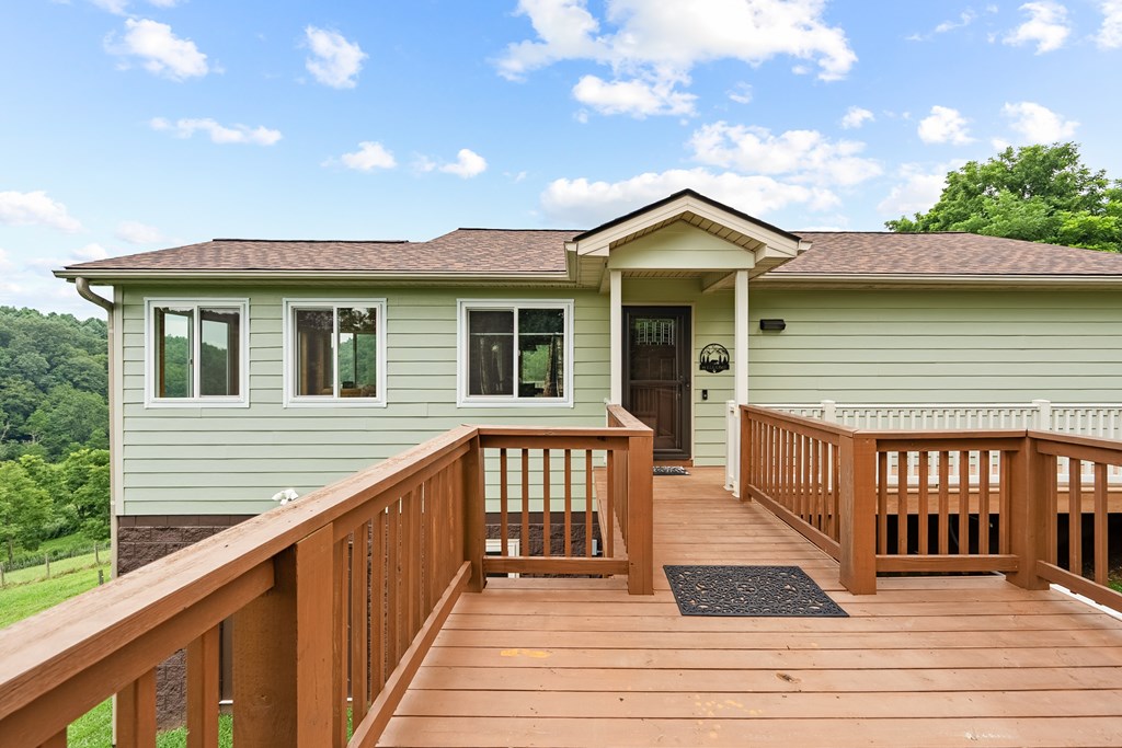 Dugspur, Virginia 24325, United States, 2 Bedrooms Bedrooms, ,3 BathroomsBathrooms,Residential,Active,212803