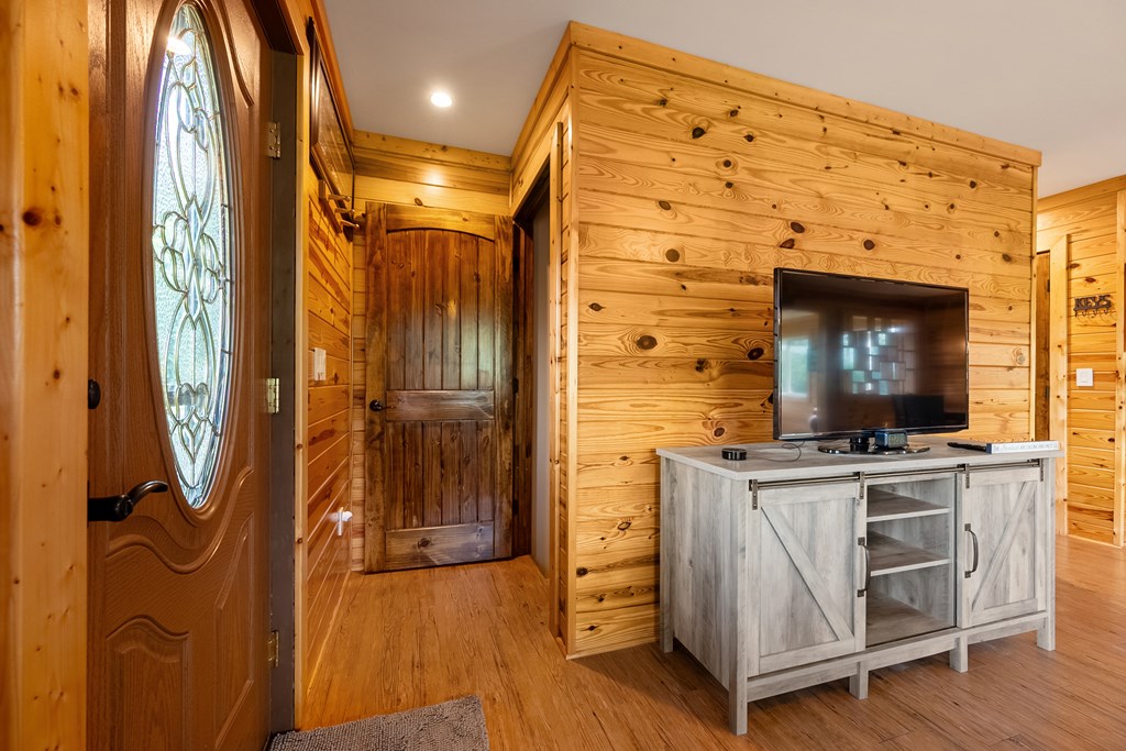 Dugspur, Virginia 24325, United States, 2 Bedrooms Bedrooms, ,3 BathroomsBathrooms,Residential,Active,212803