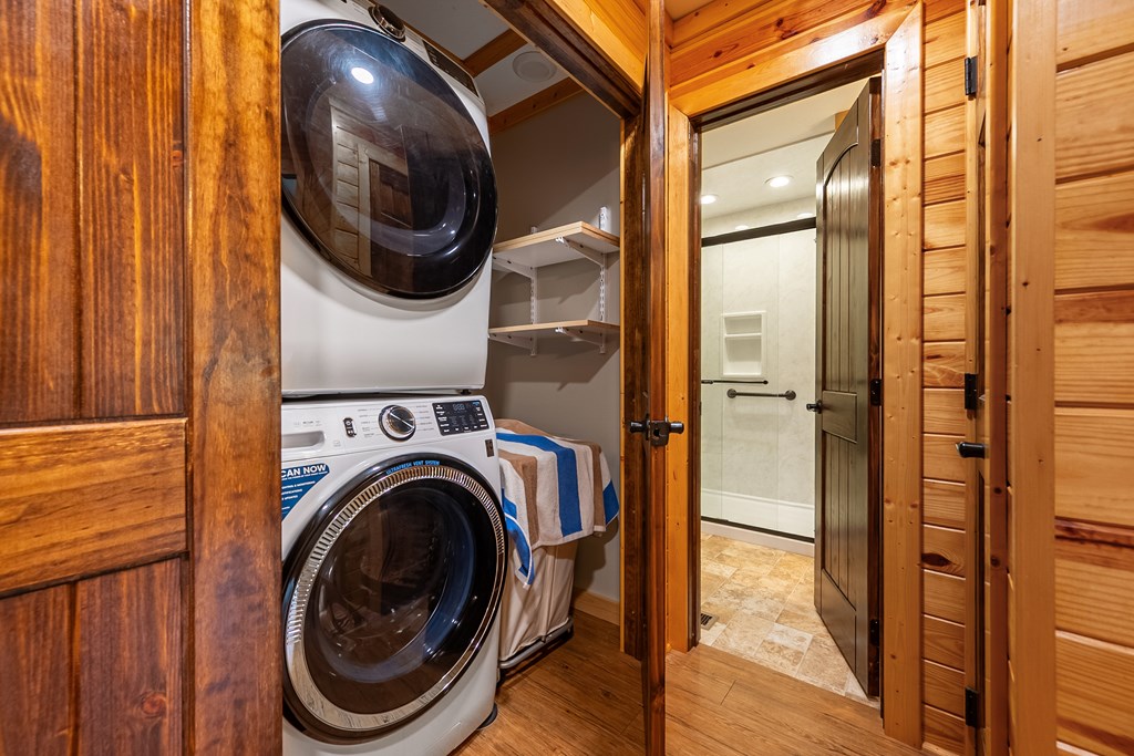 Dugspur, Virginia 24325, United States, 2 Bedrooms Bedrooms, ,3 BathroomsBathrooms,Residential,Active,212803