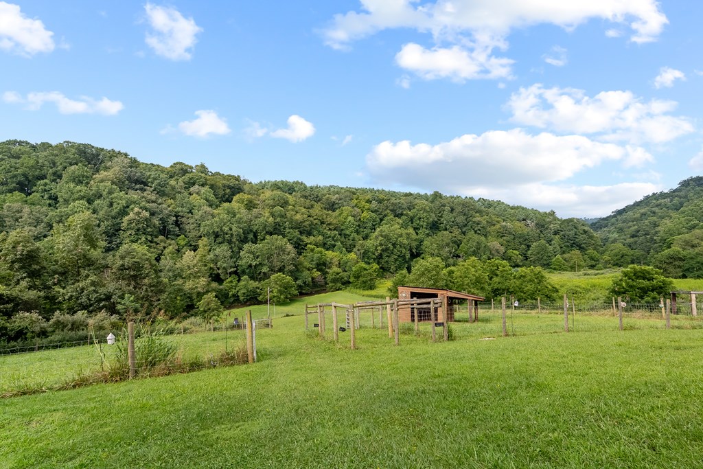 Dugspur, Virginia 24325, United States, 2 Bedrooms Bedrooms, ,3 BathroomsBathrooms,Residential,Active,212803