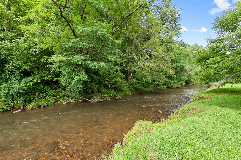 Dugspur, Virginia 24325, United States, 2 Bedrooms Bedrooms, ,3 BathroomsBathrooms,Residential,Active,212803