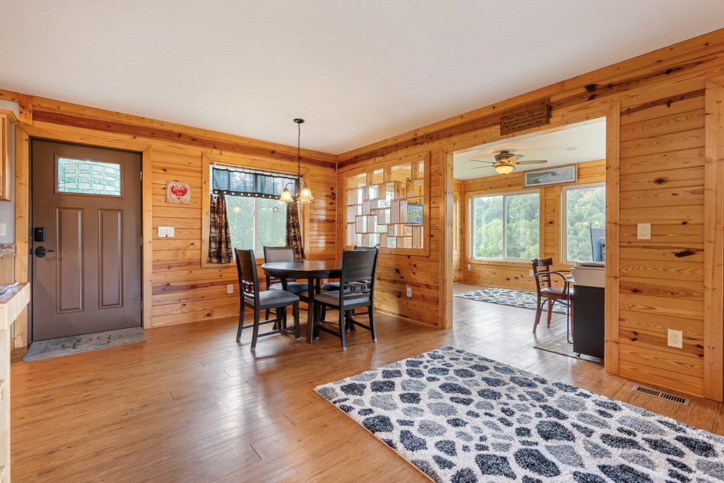 Dugspur, Virginia 24325, United States, 2 Bedrooms Bedrooms, ,3 BathroomsBathrooms,Residential,Active,212803