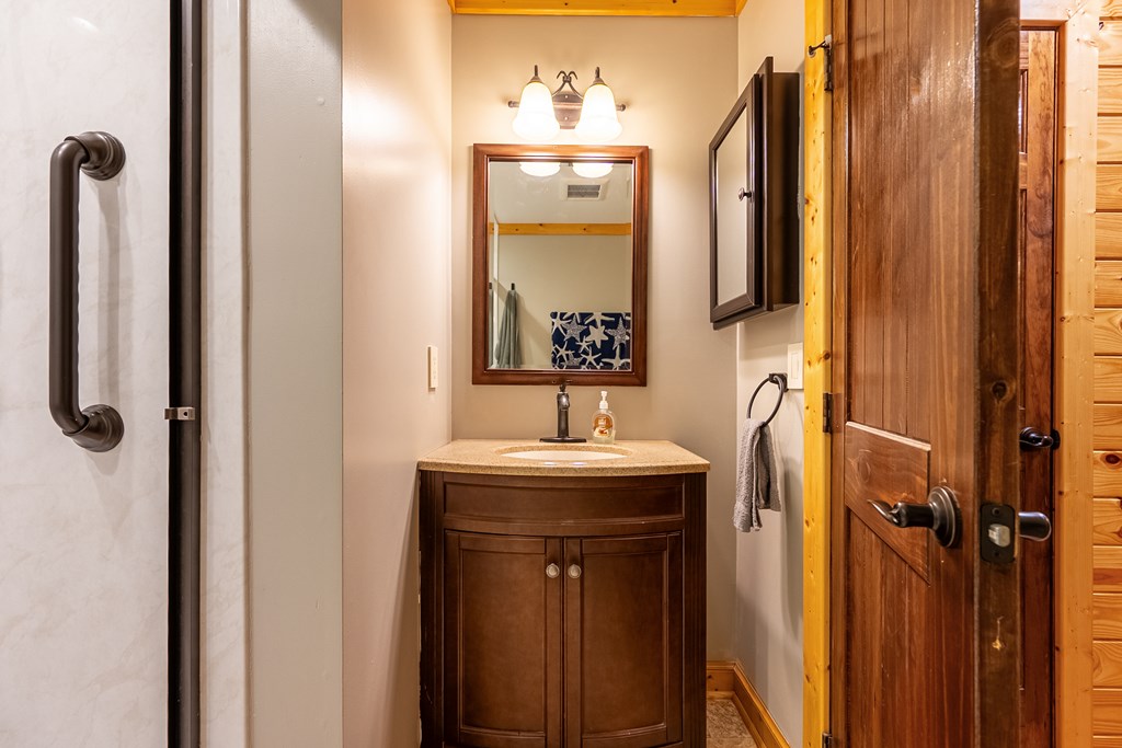 Dugspur, Virginia 24325, United States, 2 Bedrooms Bedrooms, ,3 BathroomsBathrooms,Residential,Active,212803