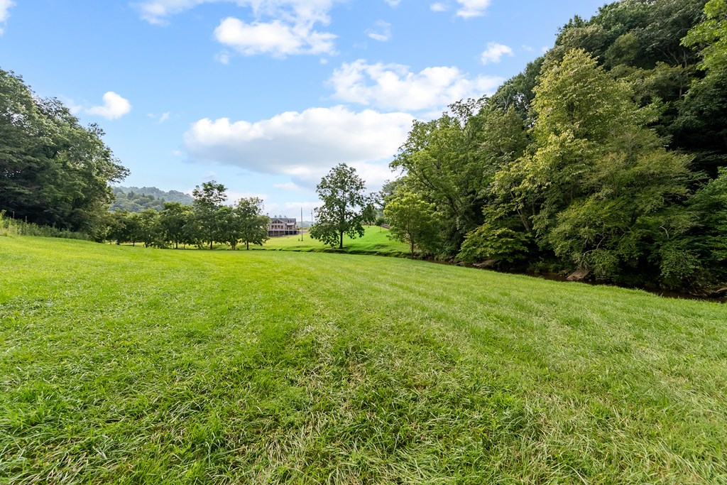 Dugspur, Virginia 24325, United States, 2 Bedrooms Bedrooms, ,3 BathroomsBathrooms,Residential,Active,212803