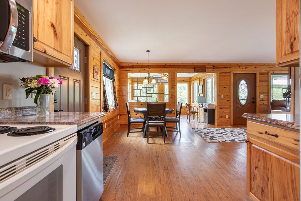 Dugspur, Virginia 24325, United States, 2 Bedrooms Bedrooms, ,3 BathroomsBathrooms,Residential,Active,212803