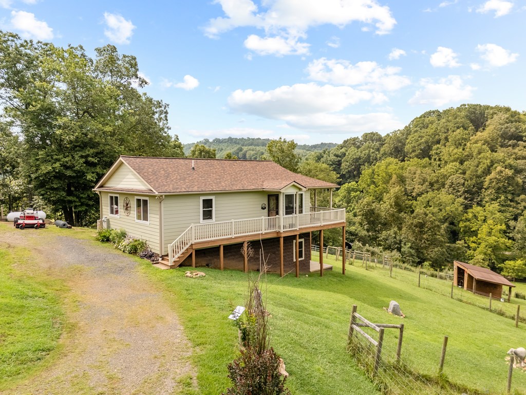 Dugspur, Virginia 24325, United States, 2 Bedrooms Bedrooms, ,3 BathroomsBathrooms,Residential,Active,212803