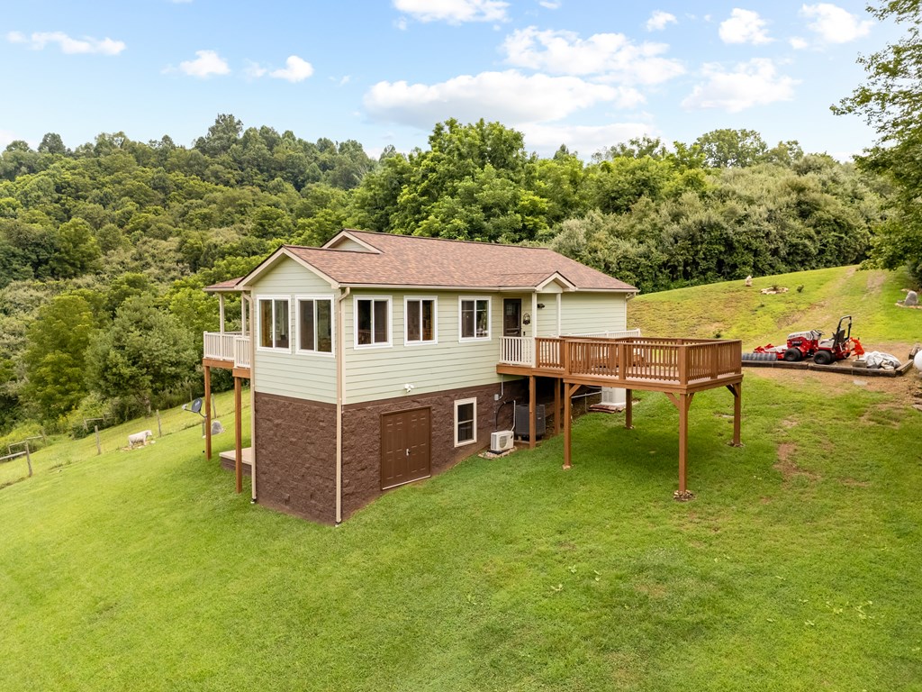 Dugspur, Virginia 24325, United States, 2 Bedrooms Bedrooms, ,3 BathroomsBathrooms,Residential,Active,212803