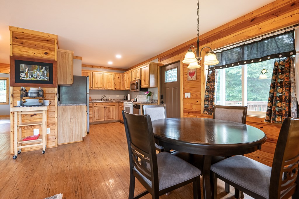 Dugspur, Virginia 24325, United States, 2 Bedrooms Bedrooms, ,3 BathroomsBathrooms,Residential,Active,212803