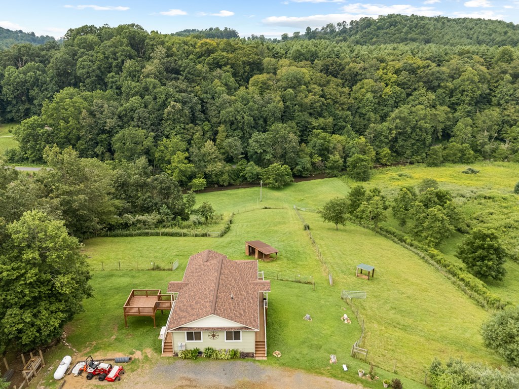 Dugspur, Virginia 24325, United States, 2 Bedrooms Bedrooms, ,3 BathroomsBathrooms,Residential,Active,212803