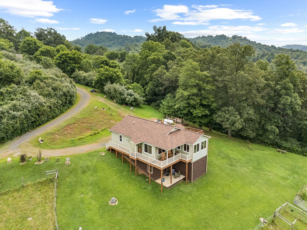 Dugspur, Virginia 24325, United States, 2 Bedrooms Bedrooms, ,3 BathroomsBathrooms,Residential,Active,212803