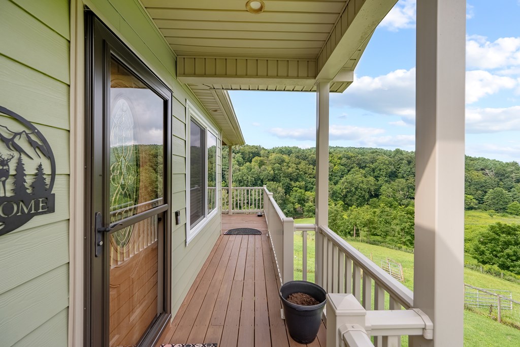 Dugspur, Virginia 24325, United States, 2 Bedrooms Bedrooms, ,3 BathroomsBathrooms,Residential,Active,212803