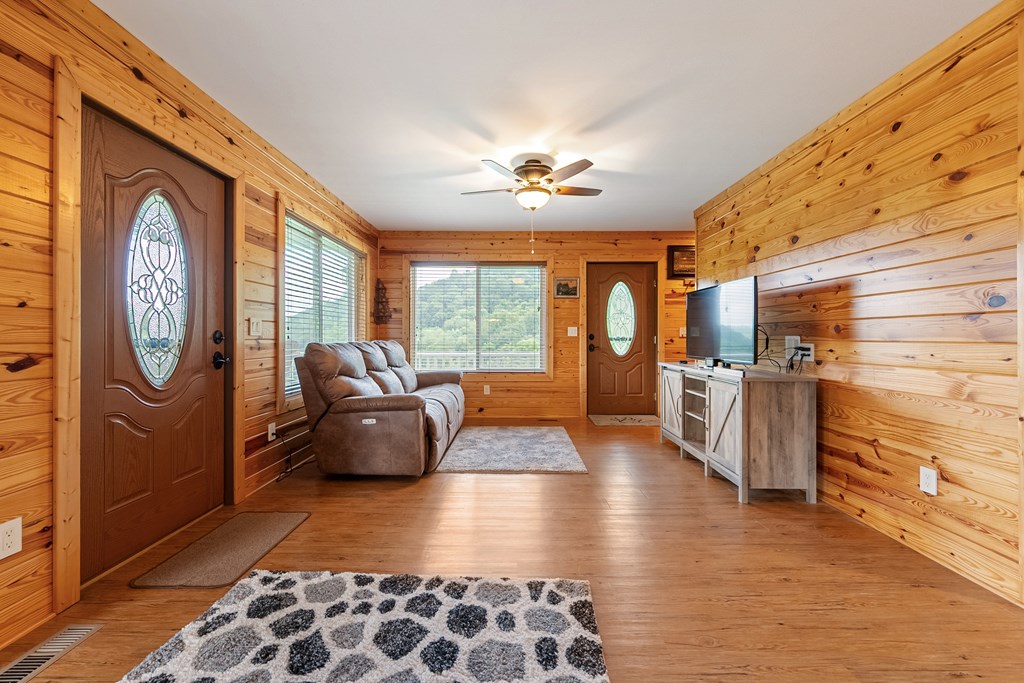 Dugspur, Virginia 24325, United States, 2 Bedrooms Bedrooms, ,3 BathroomsBathrooms,Residential,Active,212803