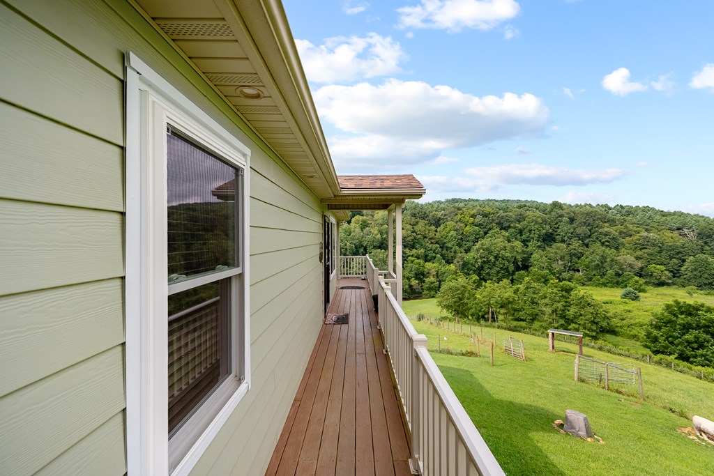 Dugspur, Virginia 24325, United States, 2 Bedrooms Bedrooms, ,3 BathroomsBathrooms,Residential,Active,212803