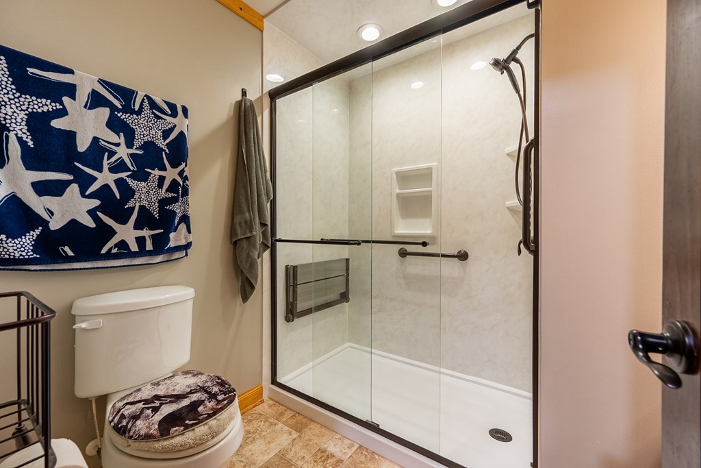 Dugspur, Virginia 24325, United States, 2 Bedrooms Bedrooms, ,3 BathroomsBathrooms,Residential,Active,212803