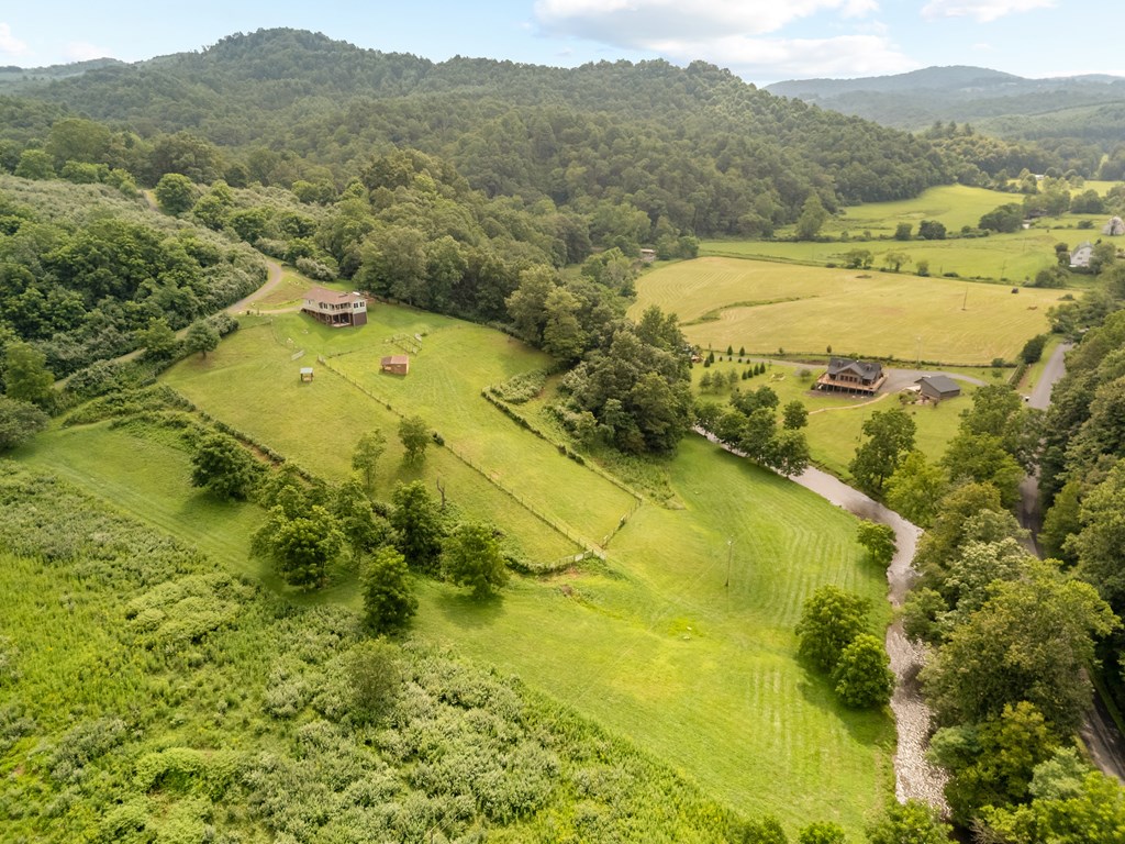 Dugspur, Virginia 24325, United States, 2 Bedrooms Bedrooms, ,3 BathroomsBathrooms,Residential,Active,212803