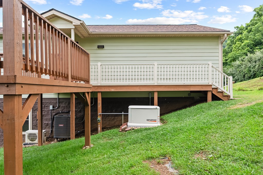 Dugspur, Virginia 24325, United States, 2 Bedrooms Bedrooms, ,3 BathroomsBathrooms,Residential,Active,212803