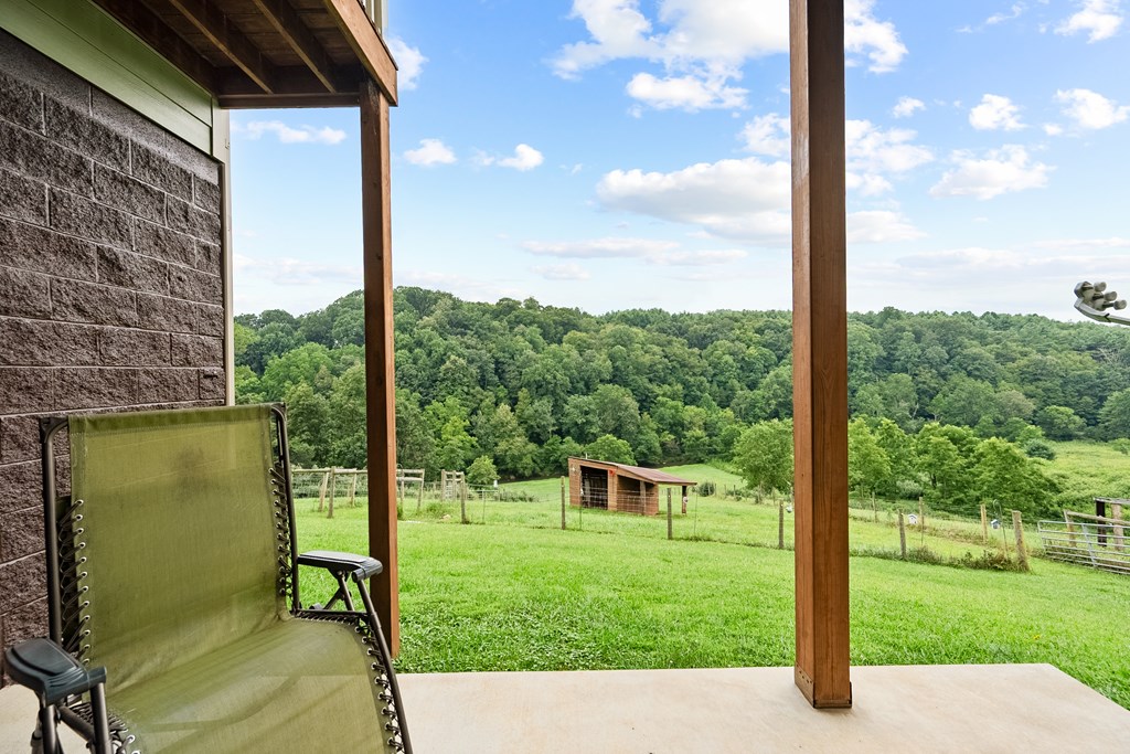 Dugspur, Virginia 24325, United States, 2 Bedrooms Bedrooms, ,3 BathroomsBathrooms,Residential,Active,212803