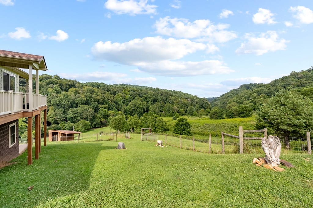 Dugspur, Virginia 24325, United States, 2 Bedrooms Bedrooms, ,3 BathroomsBathrooms,Residential,Active,212803