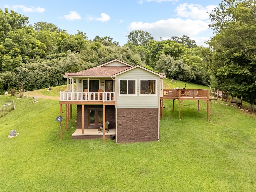 Dugspur, Virginia 24325, United States, 2 Bedrooms Bedrooms, ,3 BathroomsBathrooms,Residential,Active,212803