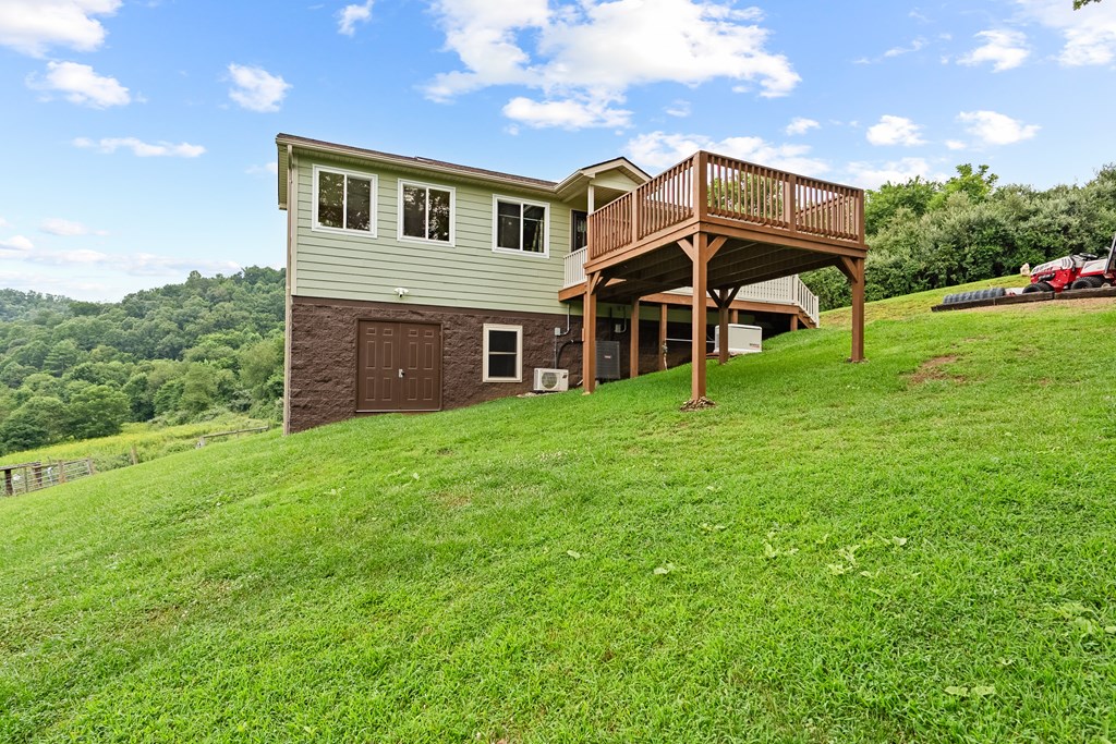 Dugspur, Virginia 24325, United States, 2 Bedrooms Bedrooms, ,3 BathroomsBathrooms,Residential,Active,212803