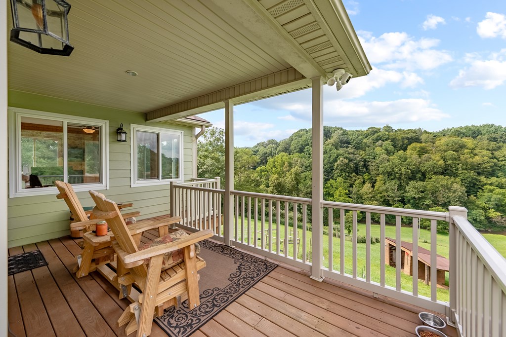 Dugspur, Virginia 24325, United States, 2 Bedrooms Bedrooms, ,3 BathroomsBathrooms,Residential,Active,212803