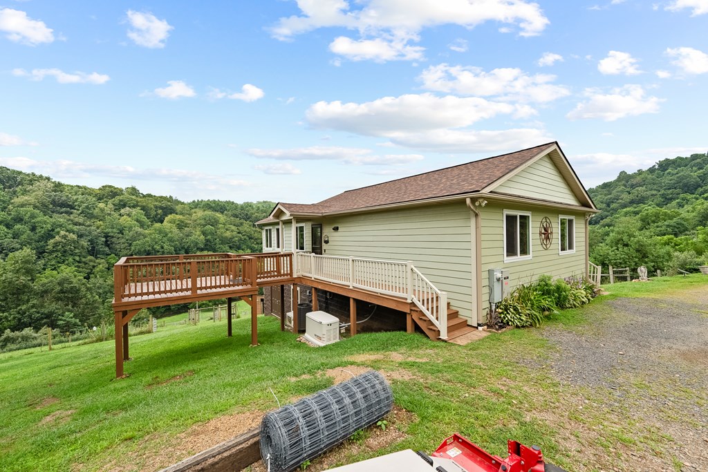 Dugspur, Virginia 24325, United States, 2 Bedrooms Bedrooms, ,3 BathroomsBathrooms,Residential,Active,212803