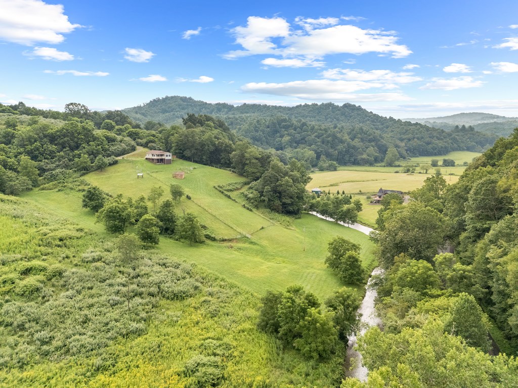 Dugspur, Virginia 24325, United States, 2 Bedrooms Bedrooms, ,3 BathroomsBathrooms,Residential,Active,212803