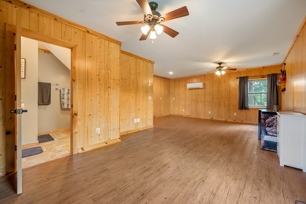 Dugspur, Virginia 24325, United States, 2 Bedrooms Bedrooms, ,3 BathroomsBathrooms,Residential,Active,212803