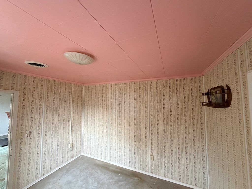 Photo of 59 Munsey Drive, Lebanon, VA 24266 (MLS # 104311)