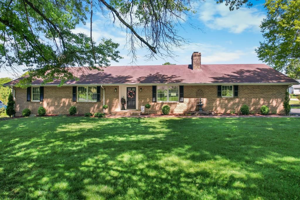 Photo of 19301 Pleasant View Dr, Abingdon, VA 24211 (MLS # 110079)