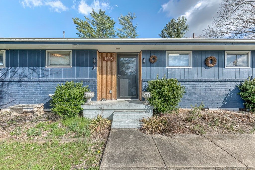 Photo of 1505 Norway St, Bristol, VA 24201 (MLS # 109119)