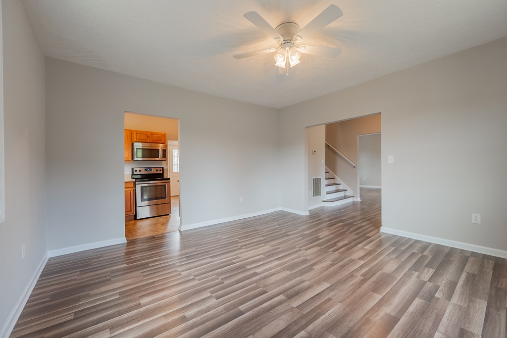 Pulaski, Virginia 24301, United States, 3 Bedrooms Bedrooms, ,2 BathroomsBathrooms,Residential,Contingent,94748